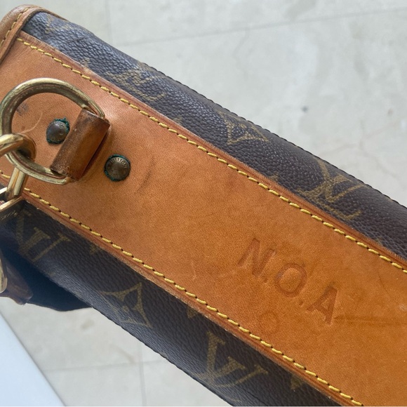 LOUIS VUITTON Vintage Garment Bag with 2 Hangers and Locks and Key - Picture 14 of 15